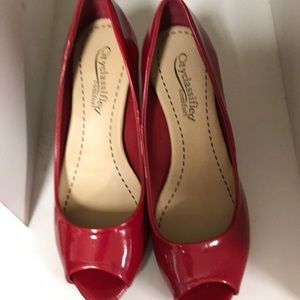 Wide width red patent comfort platform.  New